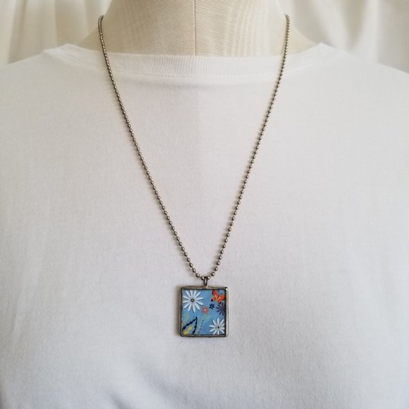 Daisy & Butterfly Necklace Pendant Microscope Slide - Picture 4 of 9